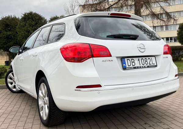 Opel Astra cena 22599 przebieg: 186000, rok produkcji 2012 z Wałbrzych małe 407